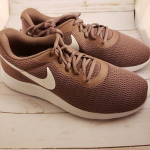 Nike Everyday Comfort shoes
